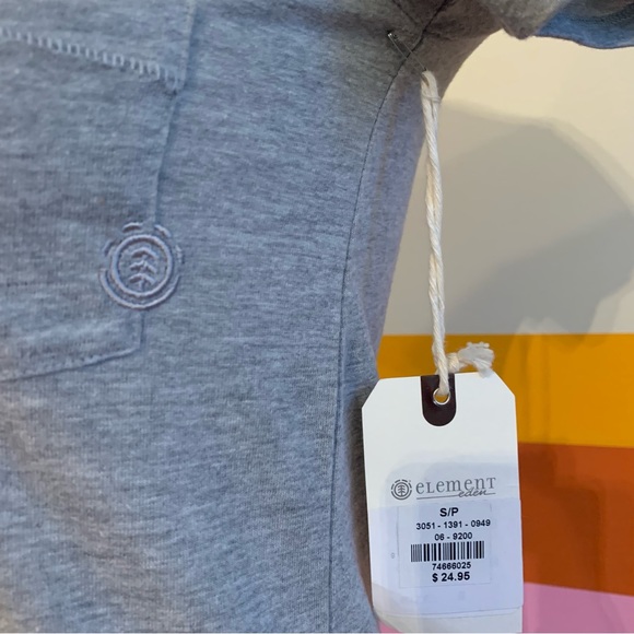 ELEMENT grey pocket tee . NWT 🌲 - Picture 1 of 3
